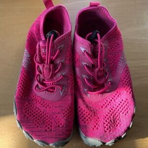 Saguaro water shoes sz 32